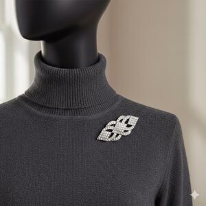 Vintage 1980s Rhinestone Celtic Knot Brooch Silver Tone Statement